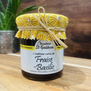 Image d'un pot de confiture de fraise basilic