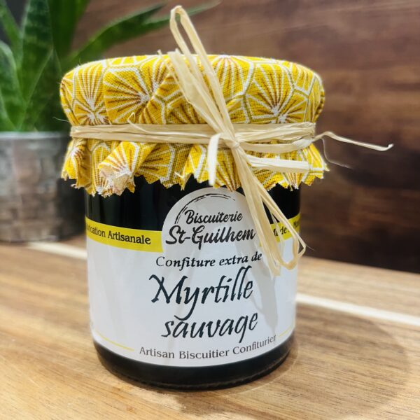 Image d'un pot de confiture de myrtille sauvage