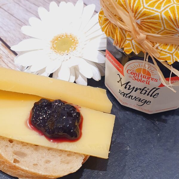 Image de confiture de myrtille et de fromage